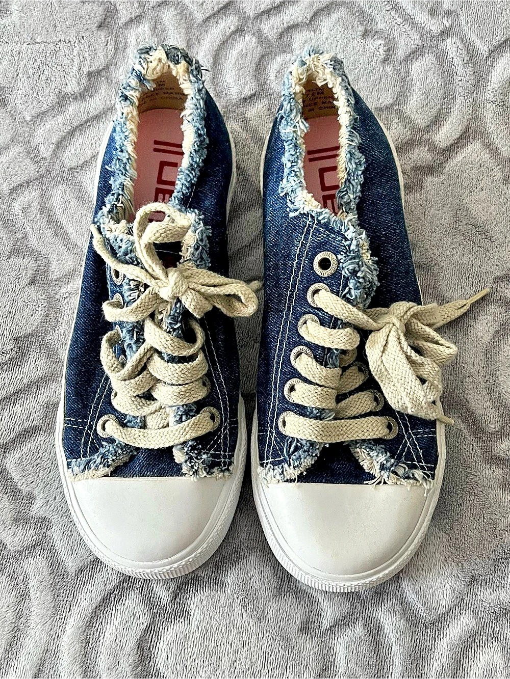 Unionbay Women’s Frayed Denim Lace-Up Sneakers Size 7.5 M Pink Soles